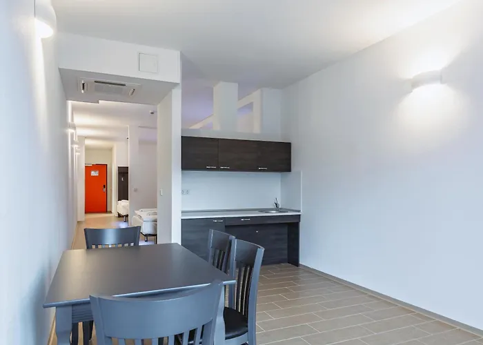 Augustus - Comfortable Budget 2*